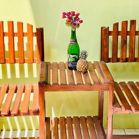 Kurnia Family Homestay & Restaurant! Huu エクステリア 写真